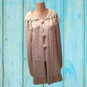 Cableknit Fringe sweater jacket * Please
Read ALL info below: 👇🏼👇🏼👇🏼